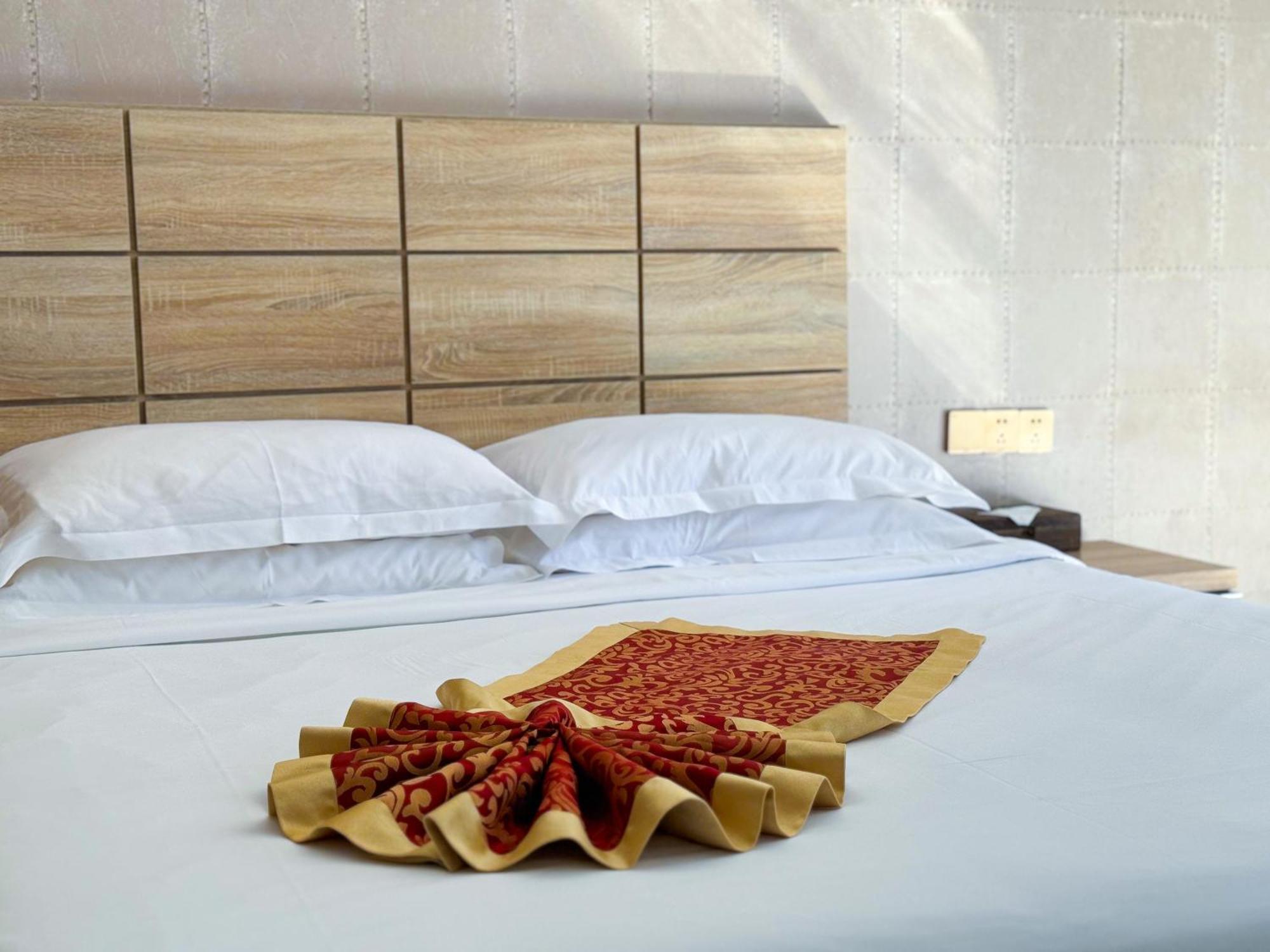 Barry Boutique Hotel Sanya Esterno foto